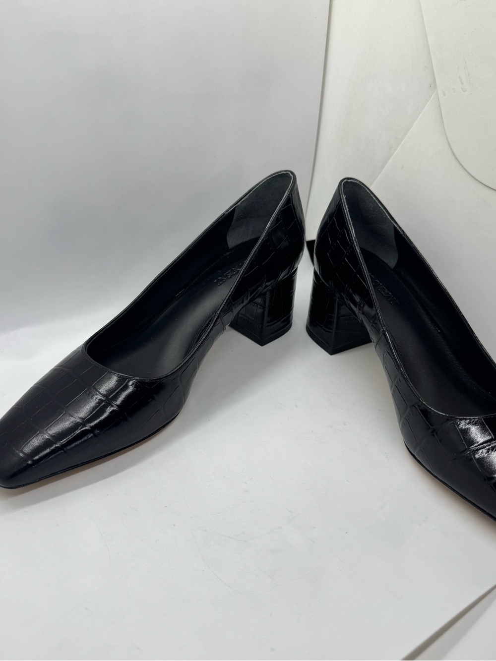 J.McLaughlin Black Croc Embossed Square Toe  Block Heels Pumps Shoe Size 8 - Picture 5 of 14